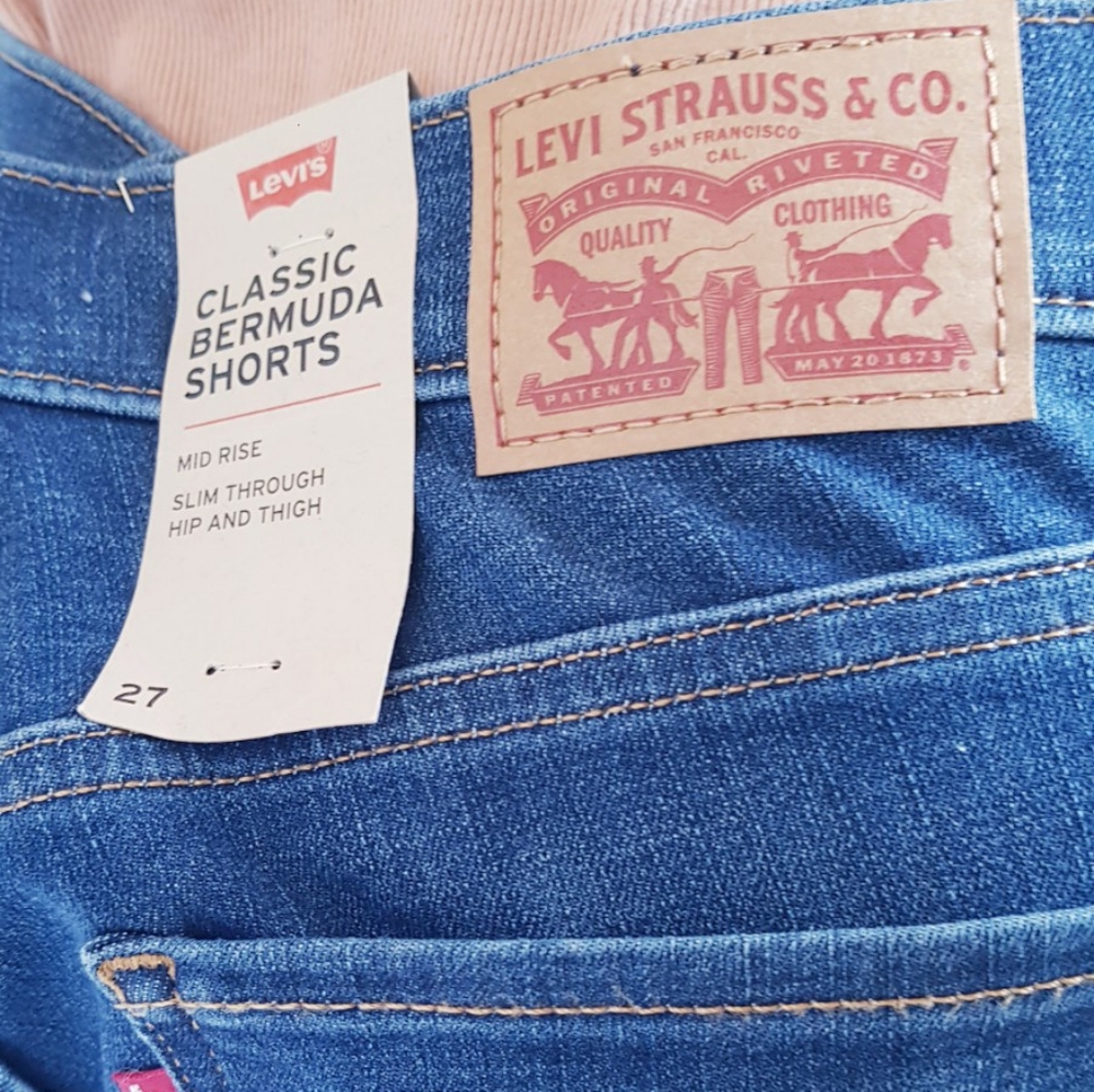LEVI'S Classic Bermuda Shorts ✨ - Picture 5 of 5